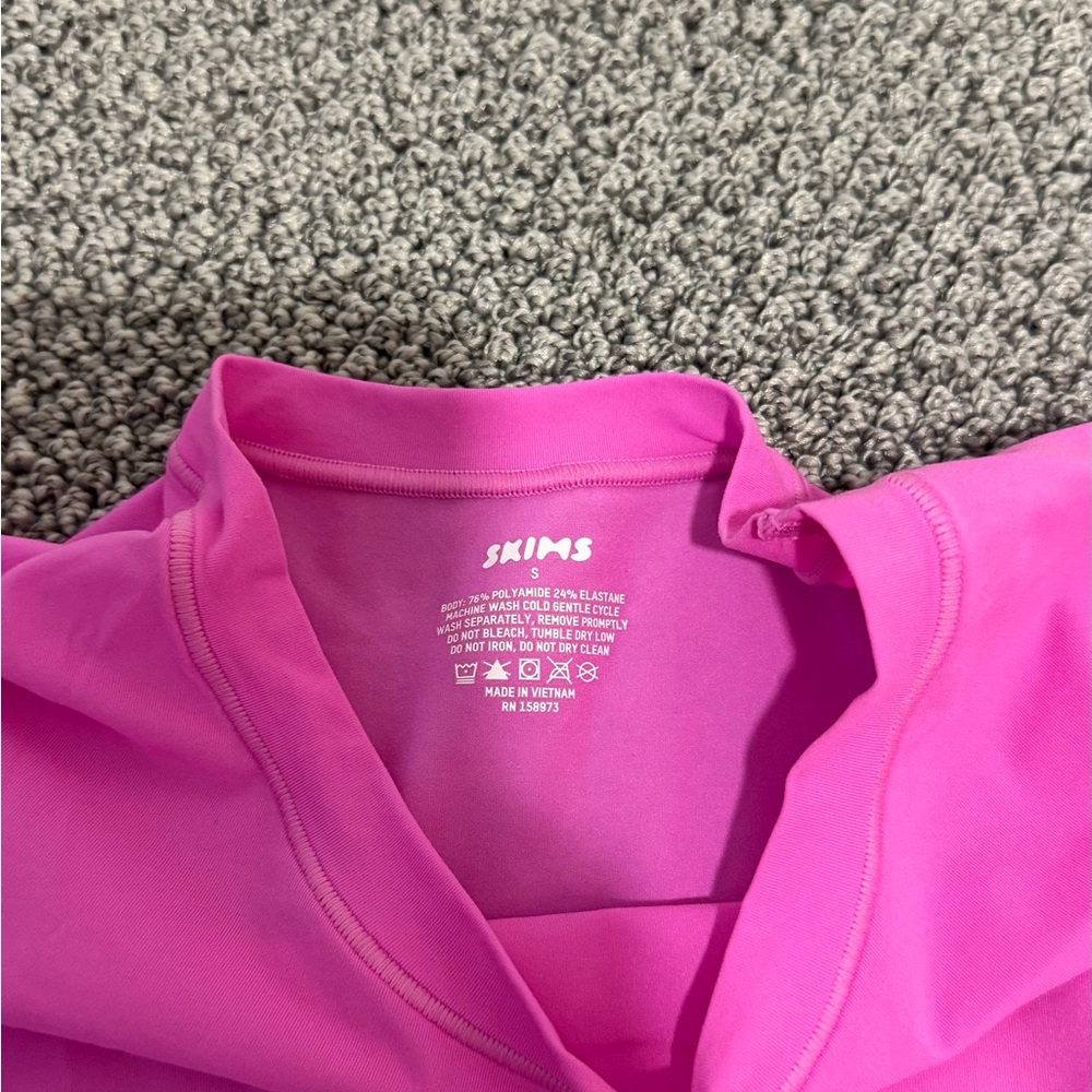 Skims pink t shirt
